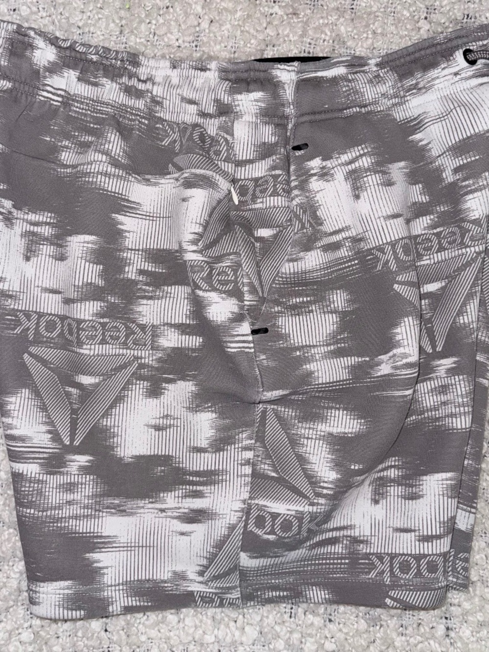 Reebok Men’s Graphic Athletic Shorts – Gray/White – XL